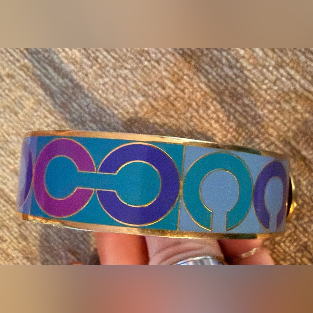 RARE VINTAGE COACH ENAMEL SIGNATURE CC LOGO HINGED BANGLE - Picture 6 of 11